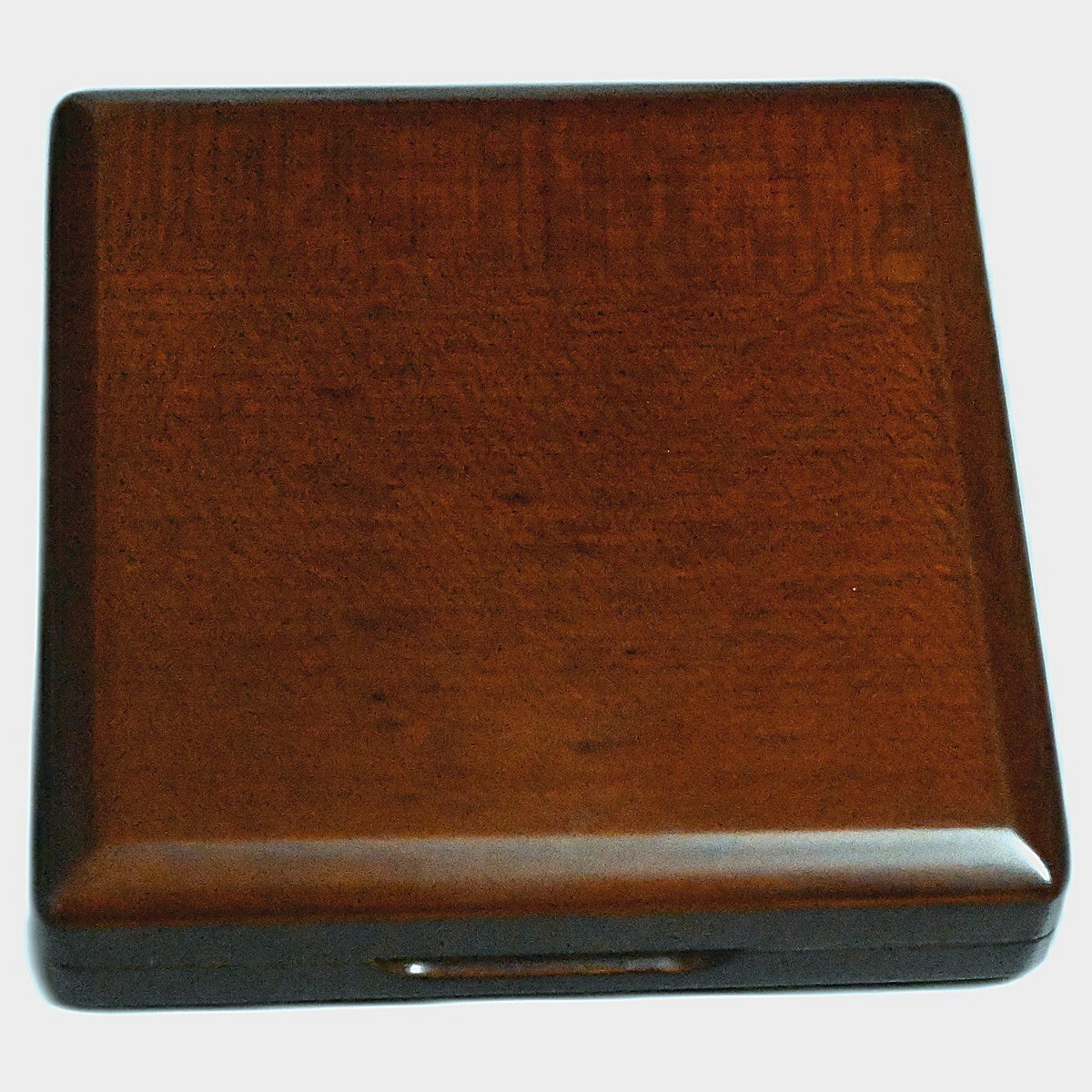 Boutique Reedcase geschlossen, Massivholz-Maserung