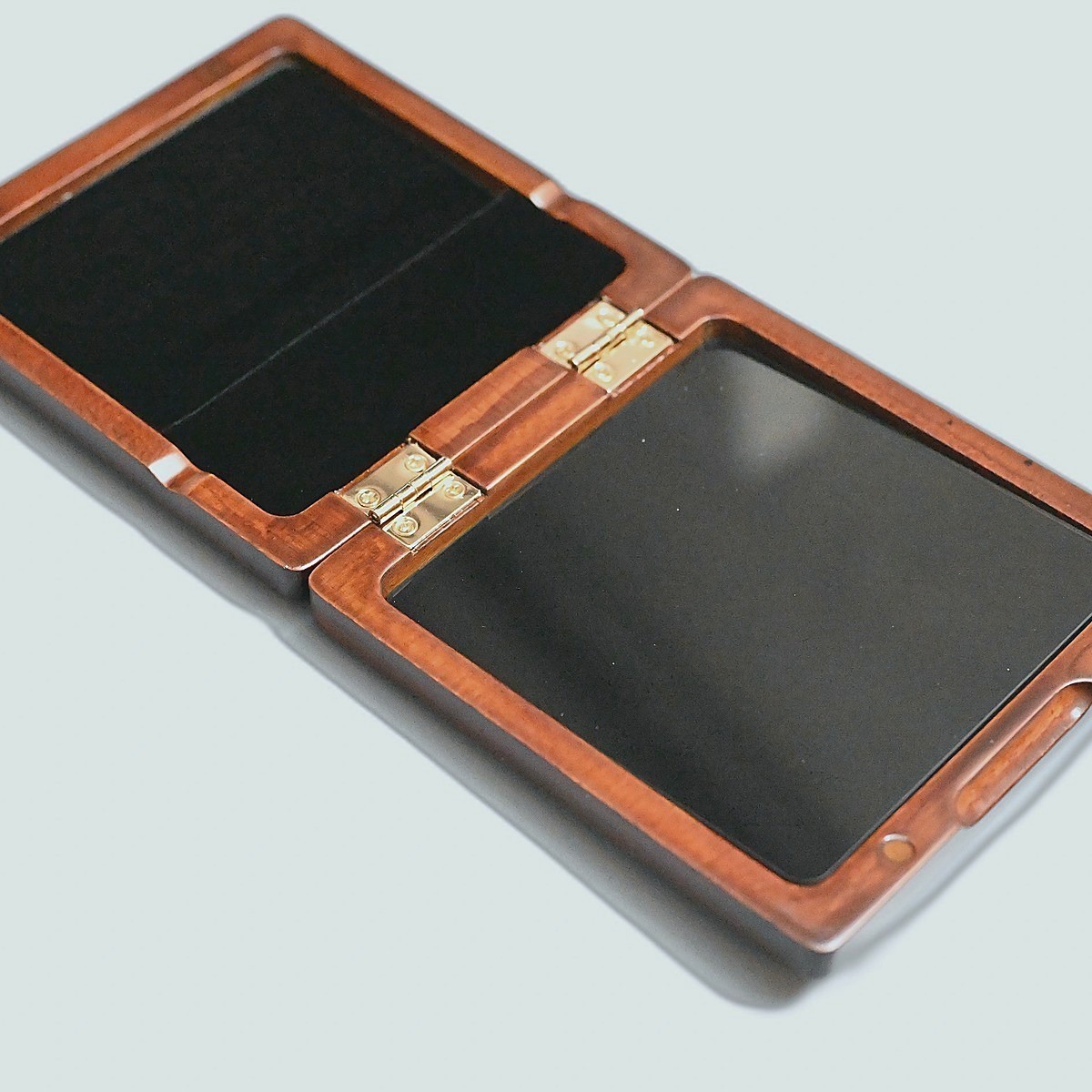 Boutique Reedcase ge&ouml;ffnet, Glasplatte und Scharniere
